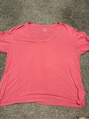 American Eagle Outfitters Coral Pink V-Neck Short Sleeve Tee